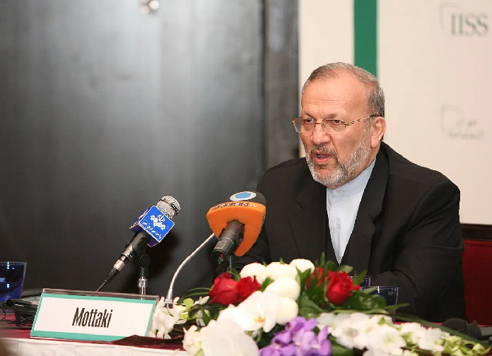 Irans Ex-Außenminister fordert Angriff auf US-Stützpunkt und Geiselnahme amerikanischer Soldaten Irans Ex-Außenminister fordert Angriff auf US-Stützpunkt und Geiselnahme amerikanischer Soldaten
